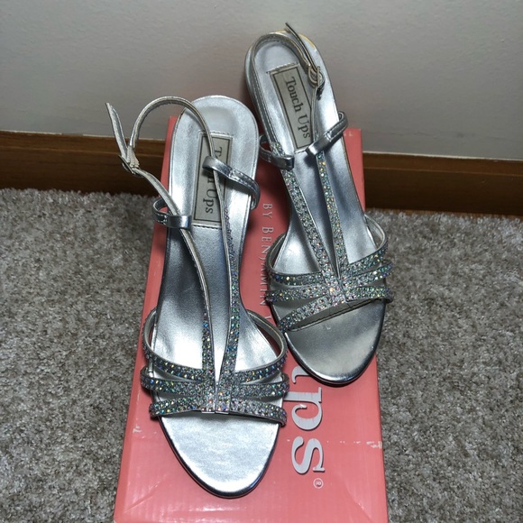 Touch Ups Silver Lyric 2 1/2" Heels Special Occasion - Picture 7 of 12